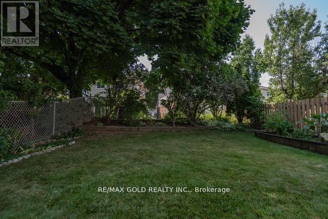 Property at 18 LUMINOUS COURT image 5