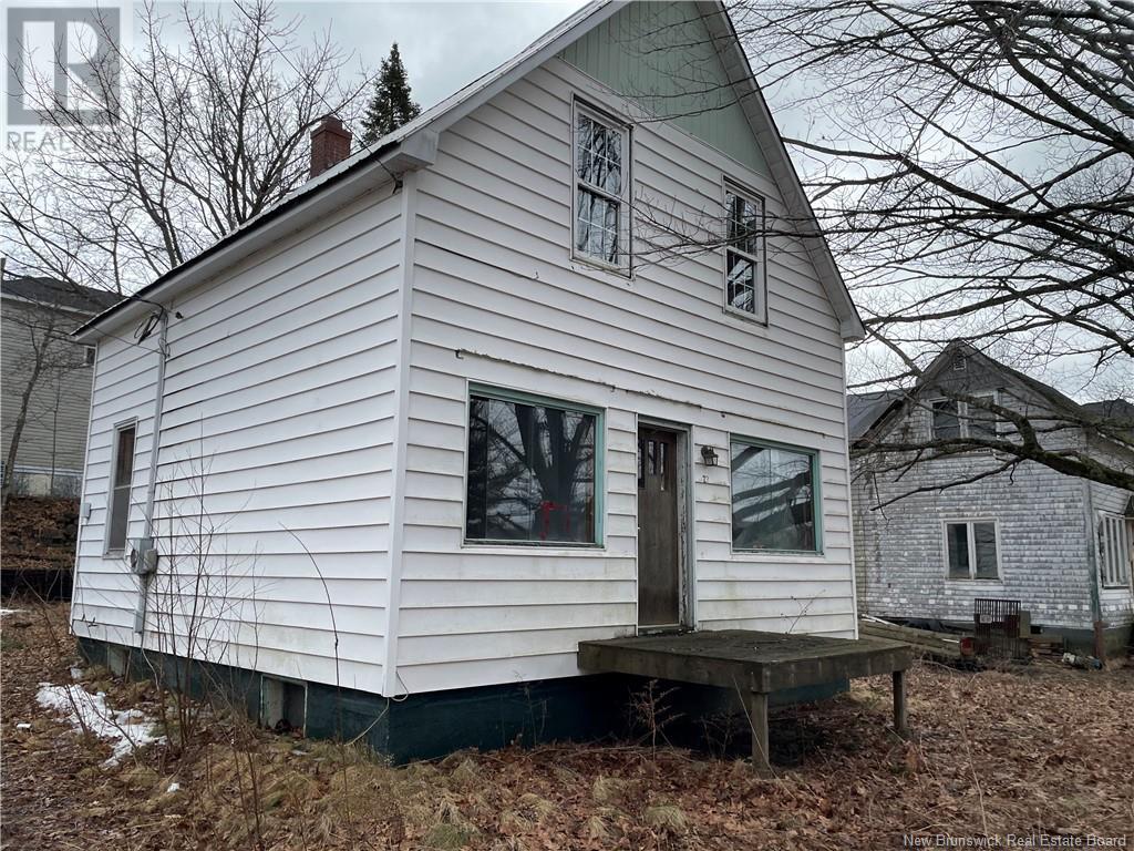 22 Beech Street, Mcadam, New Brunswick  E6J 1V8 - Photo 1 - NB114309