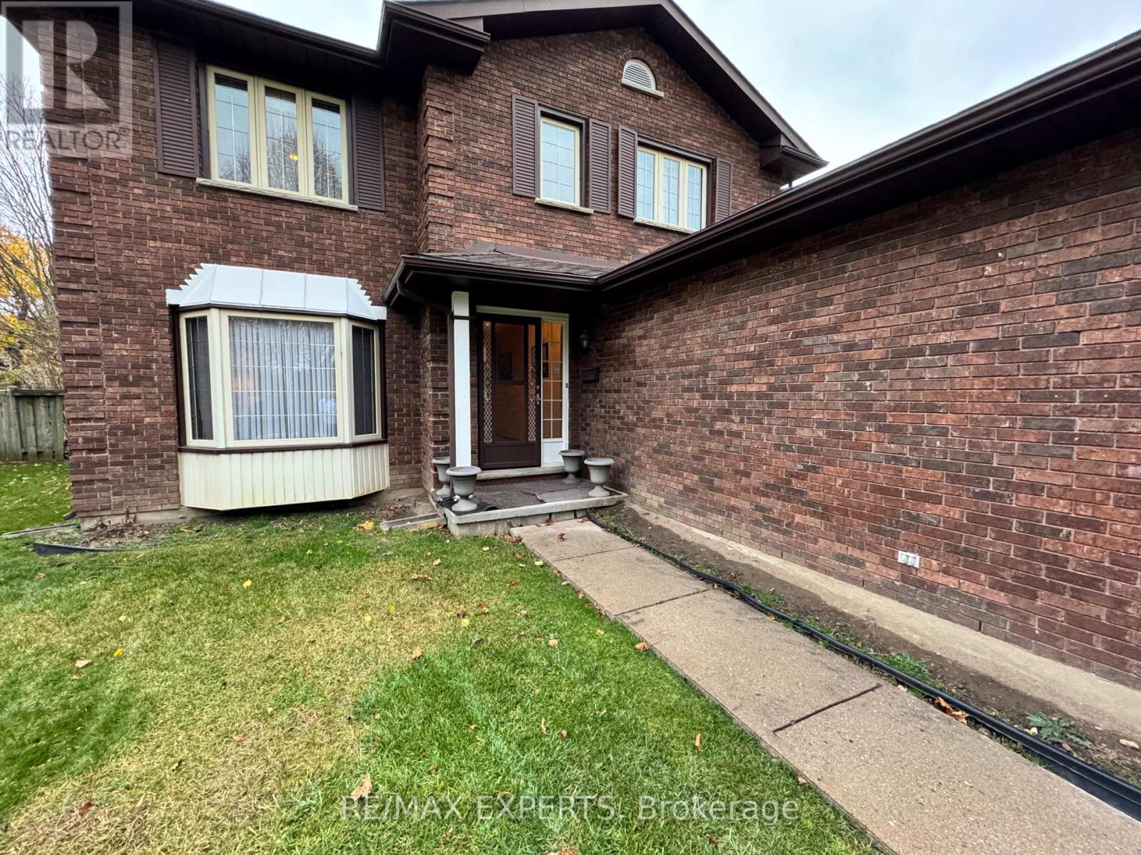 Property at 75 WENDY CRESCENT image 3