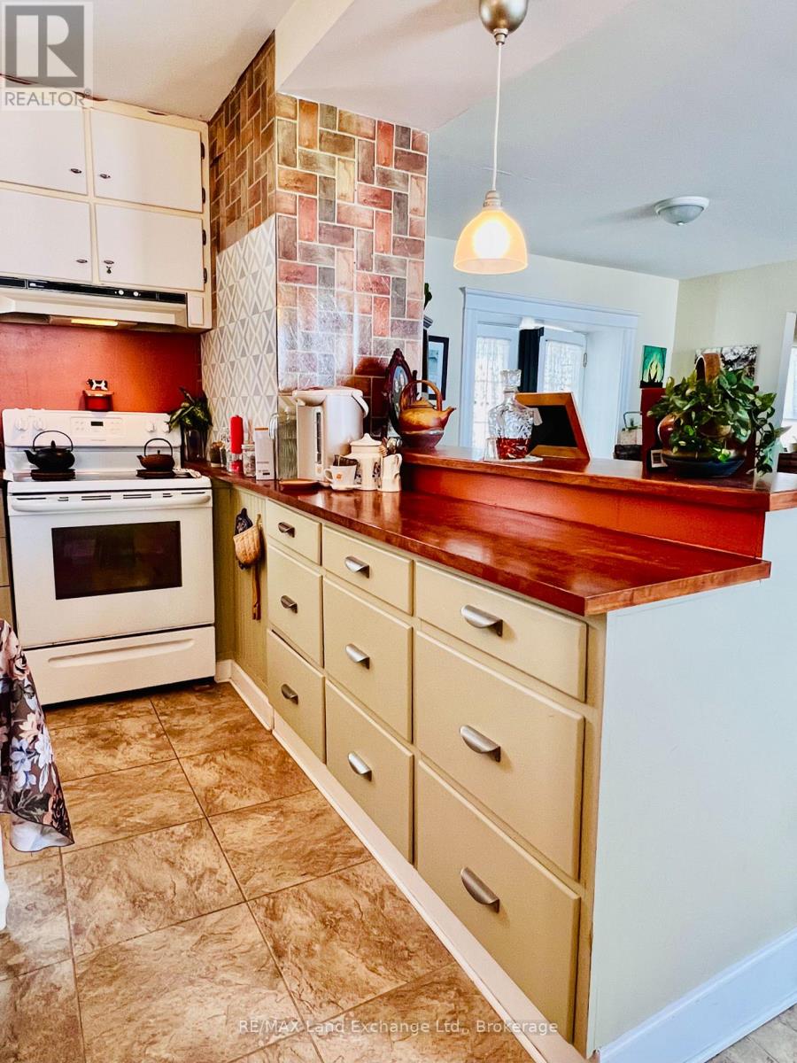 643 Elgin Street, Saugeen Shores, Ontario  N0H 2C0 - Photo 7 - X12011376