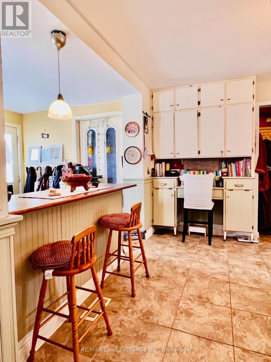 643 Elgin Street, Saugeen Shores, Ontario  N0H 2C0 - Photo 9 - X12011376