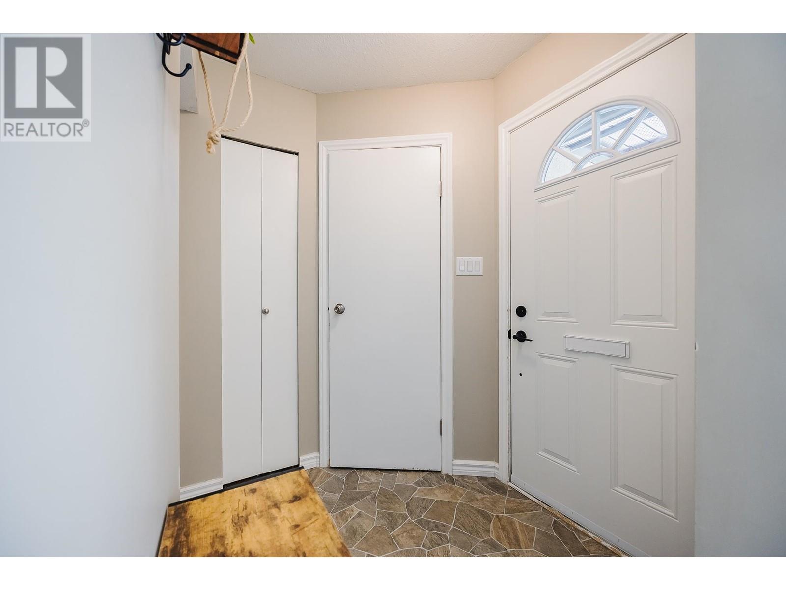 3 20653 Thorne Avenue, Maple Ridge, British Columbia  V2X 8G2 - Photo 11 - R2978136