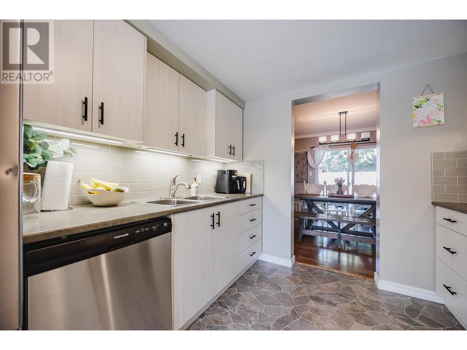 3 20653 Thorne Avenue, Maple Ridge, British Columbia  V2X 8G2 - Photo 4 - R2978136