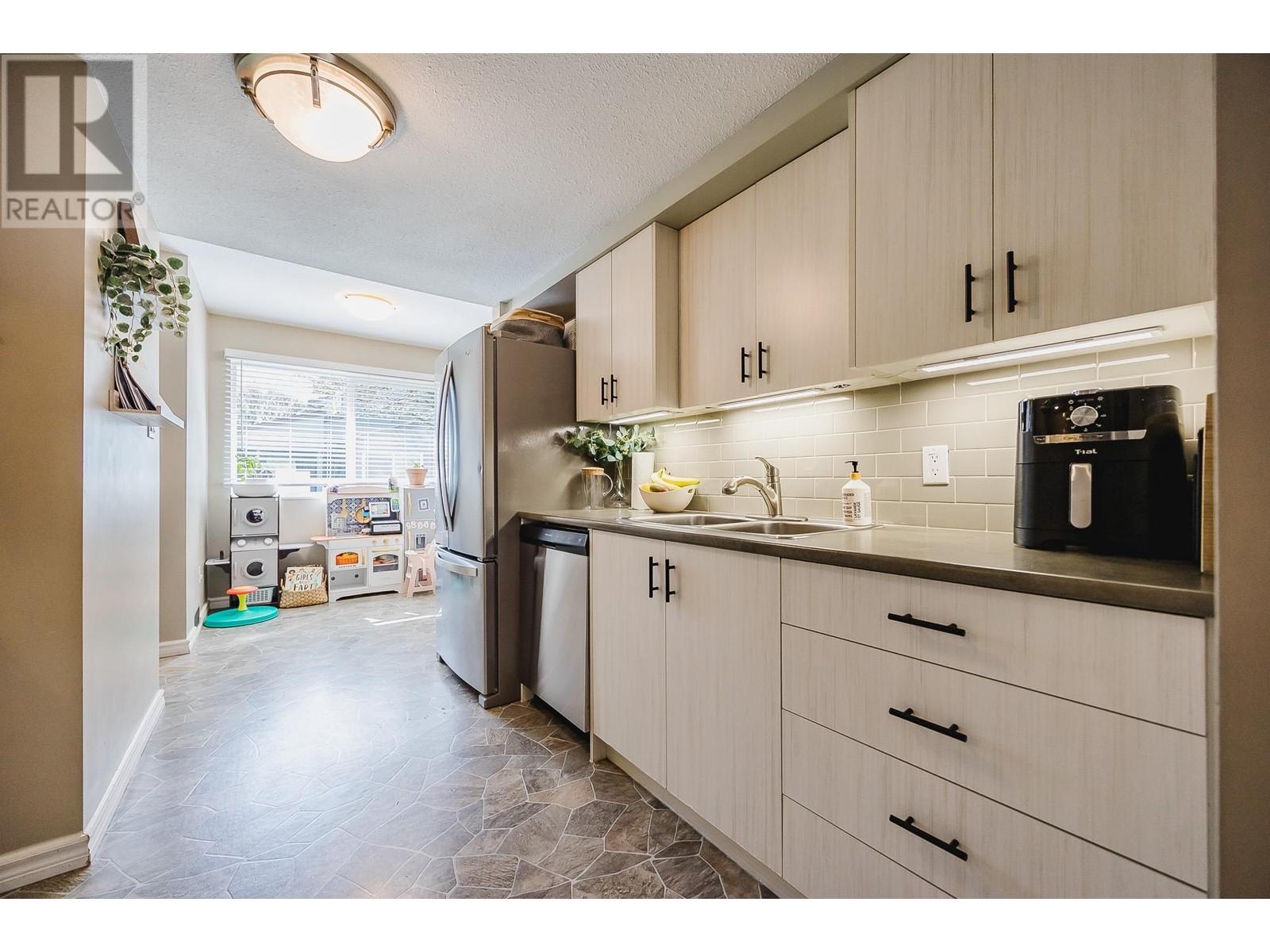 3 20653 Thorne Avenue, Maple Ridge, British Columbia  V2X 8G2 - Photo 9 - R2978136