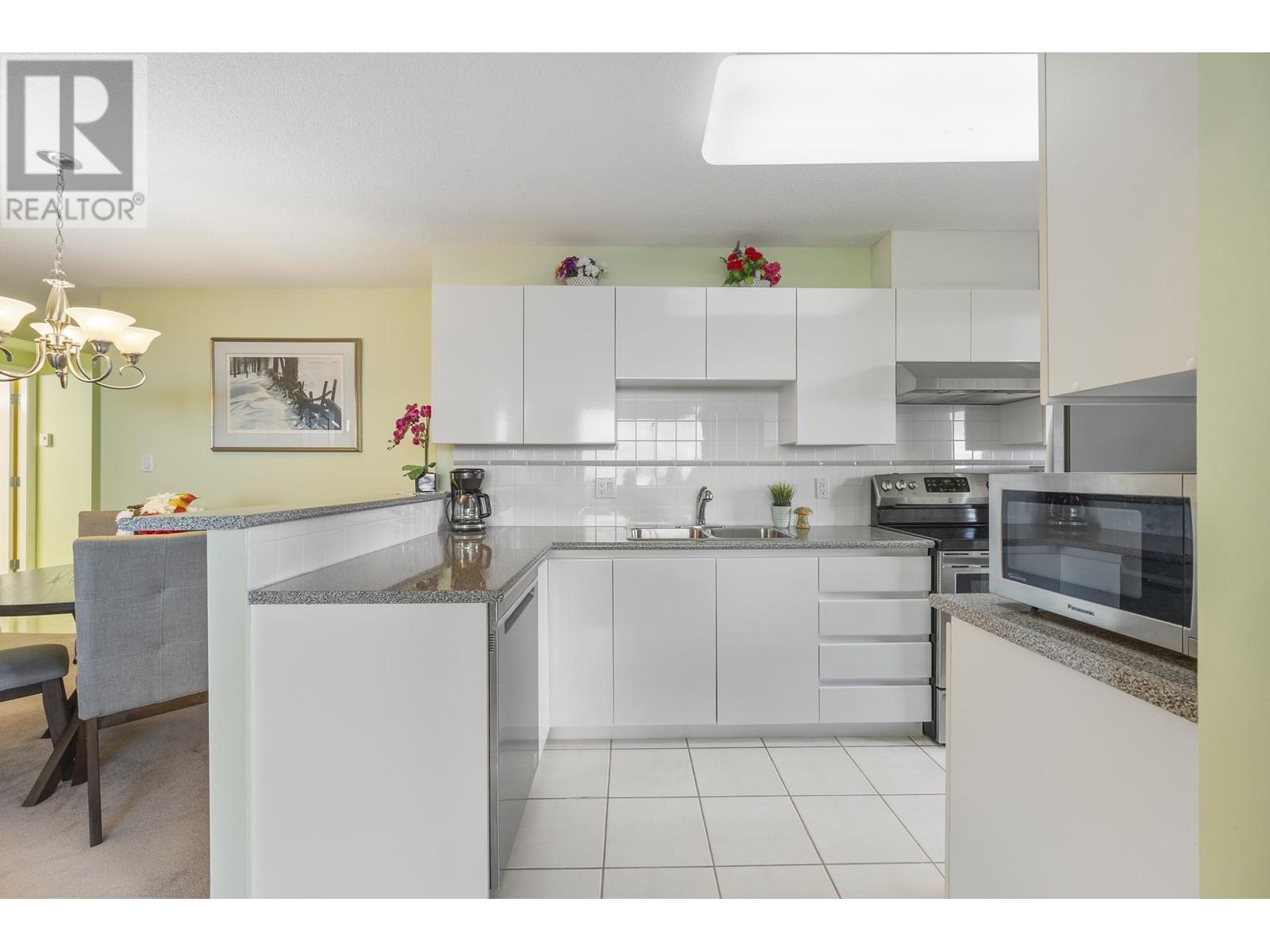 Listing Picture 18 of 40 : 1006 6622 SOUTHOAKS CRESCENT, Burnaby / 本拿比 - 魯藝地產 Yvonne Lu Group - MLS Medallion Club Member