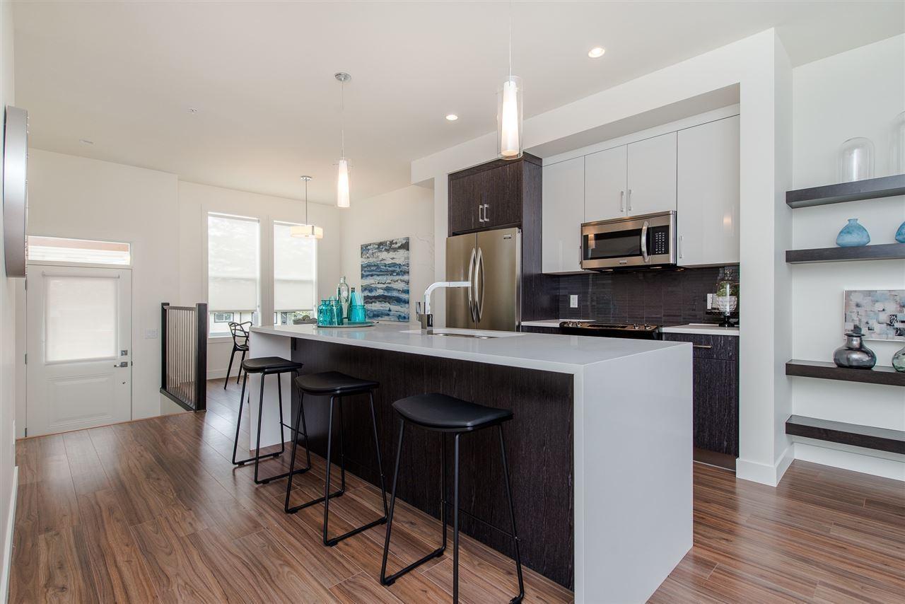 Property at 19 45455 SPADINA AVENUE image 5