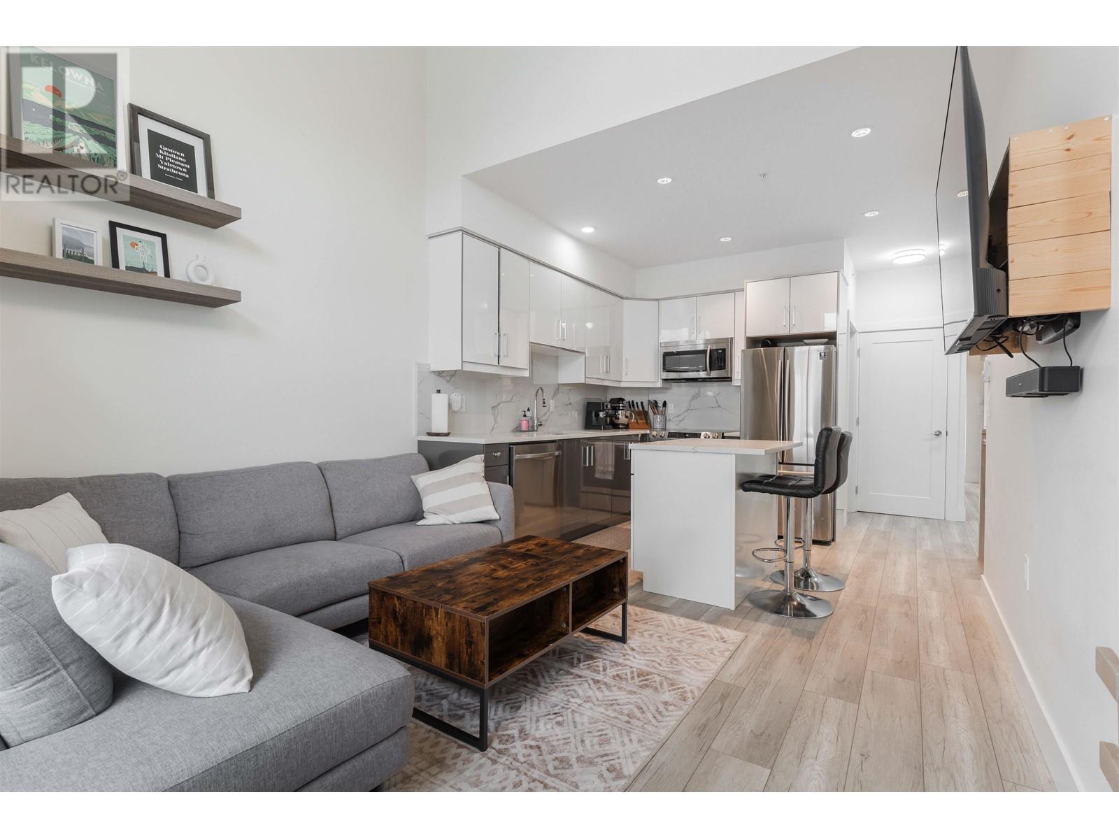 5009 Chambers Street, Vancouver, British Columbia  V5R 3L8 - Photo 2 - R2979177