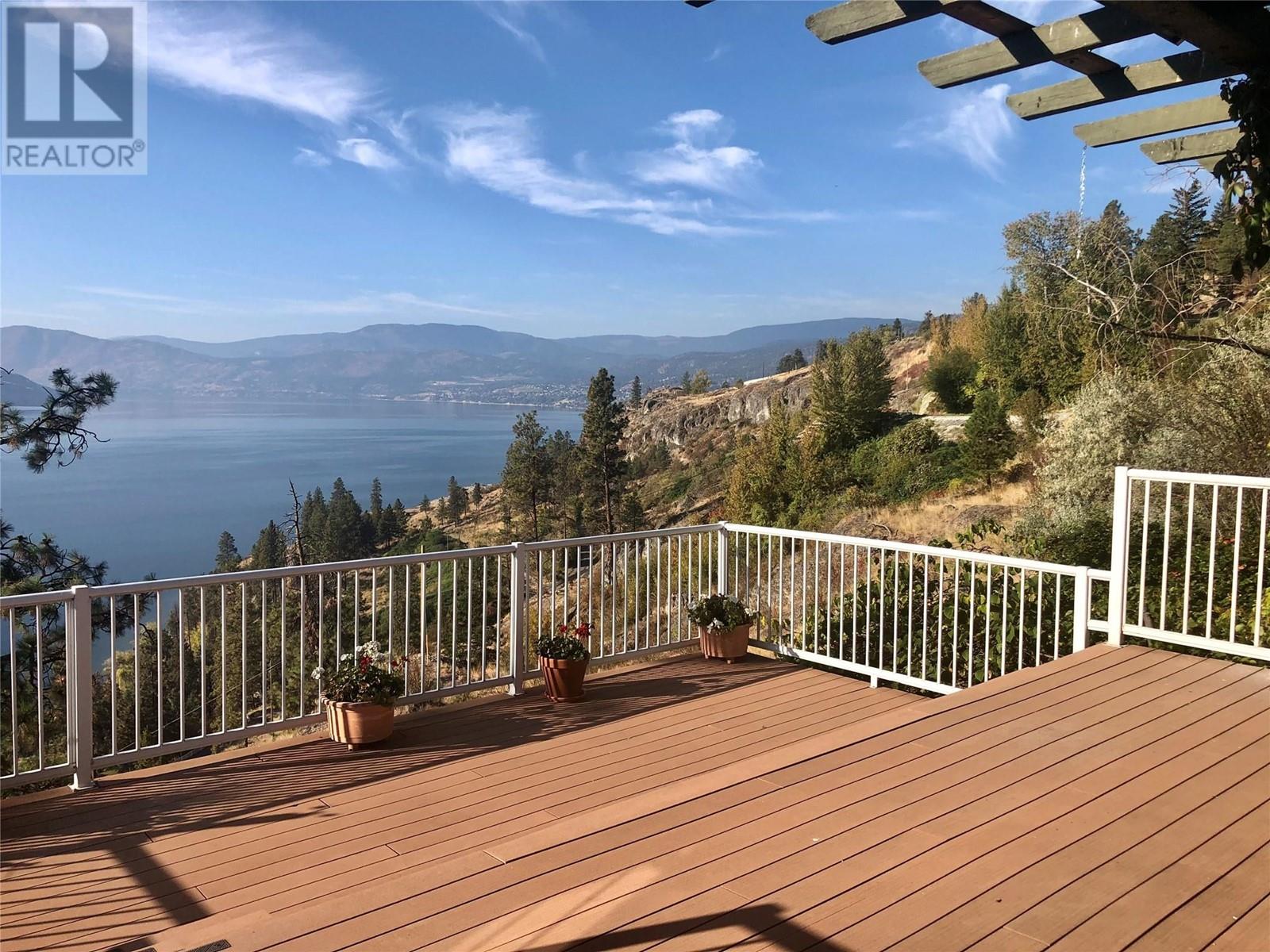 Property at 3040 Seclusion Bay Road image 3
