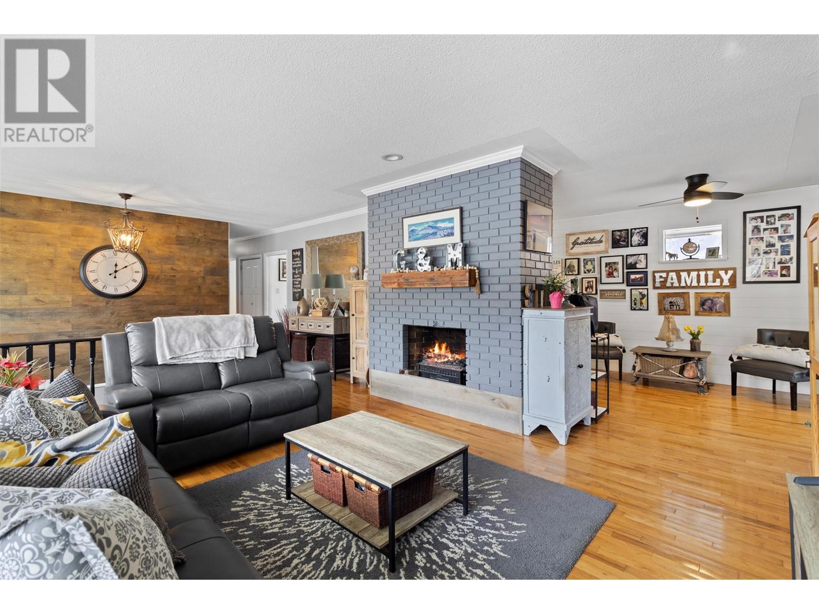Property at 1886 VALLEYVIEW Drive image 5