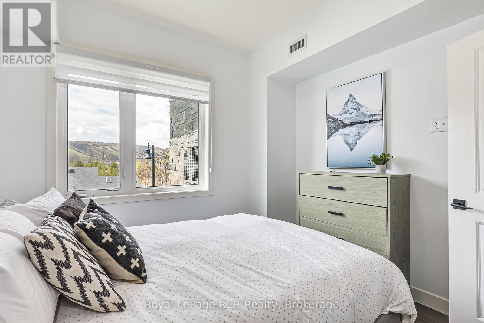 305 - 12 Beckwith Lane, Blue Mountains, Ontario  L9Y 0A4 - Photo 12 - X12026628