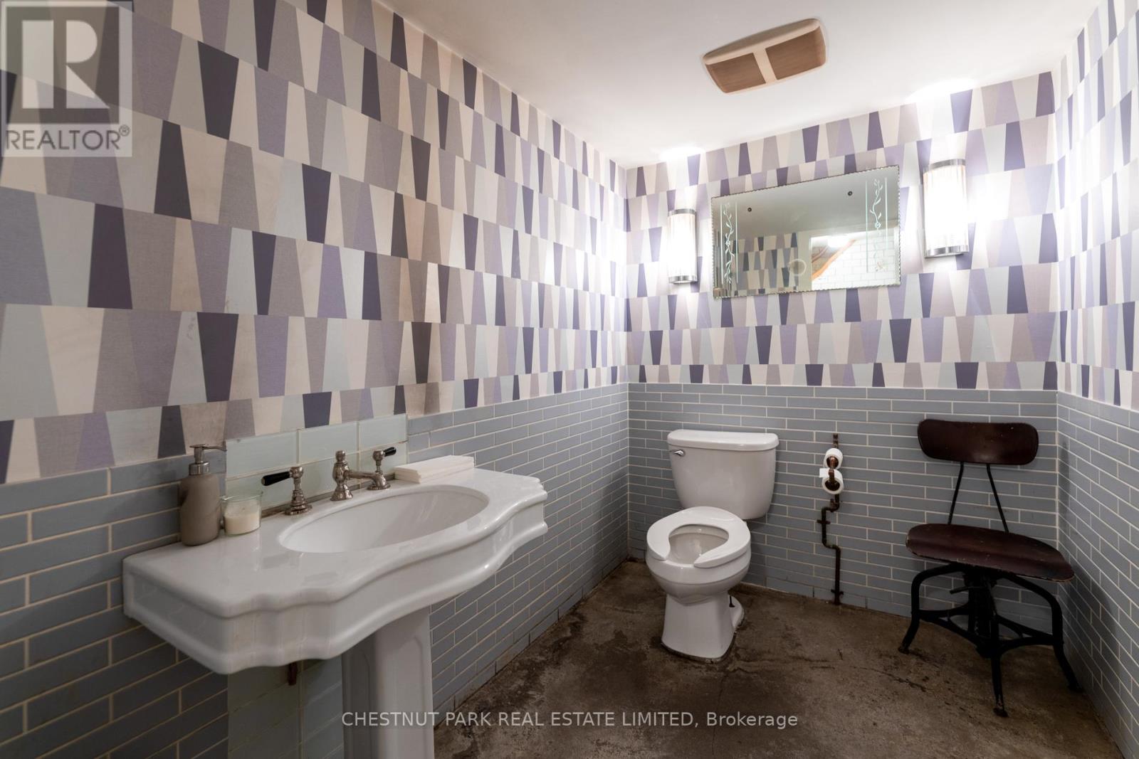 923 Dundas Street W, Toronto, Ontario  M6J 2R5 - Photo 11 - C12026653