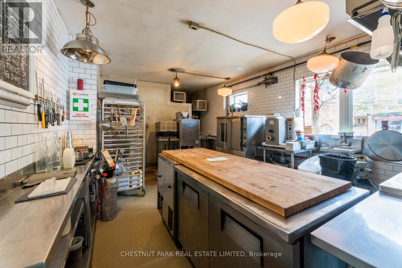 923 Dundas Street W, Toronto, Ontario  M6J 2R5 - Photo 6 - C12026653