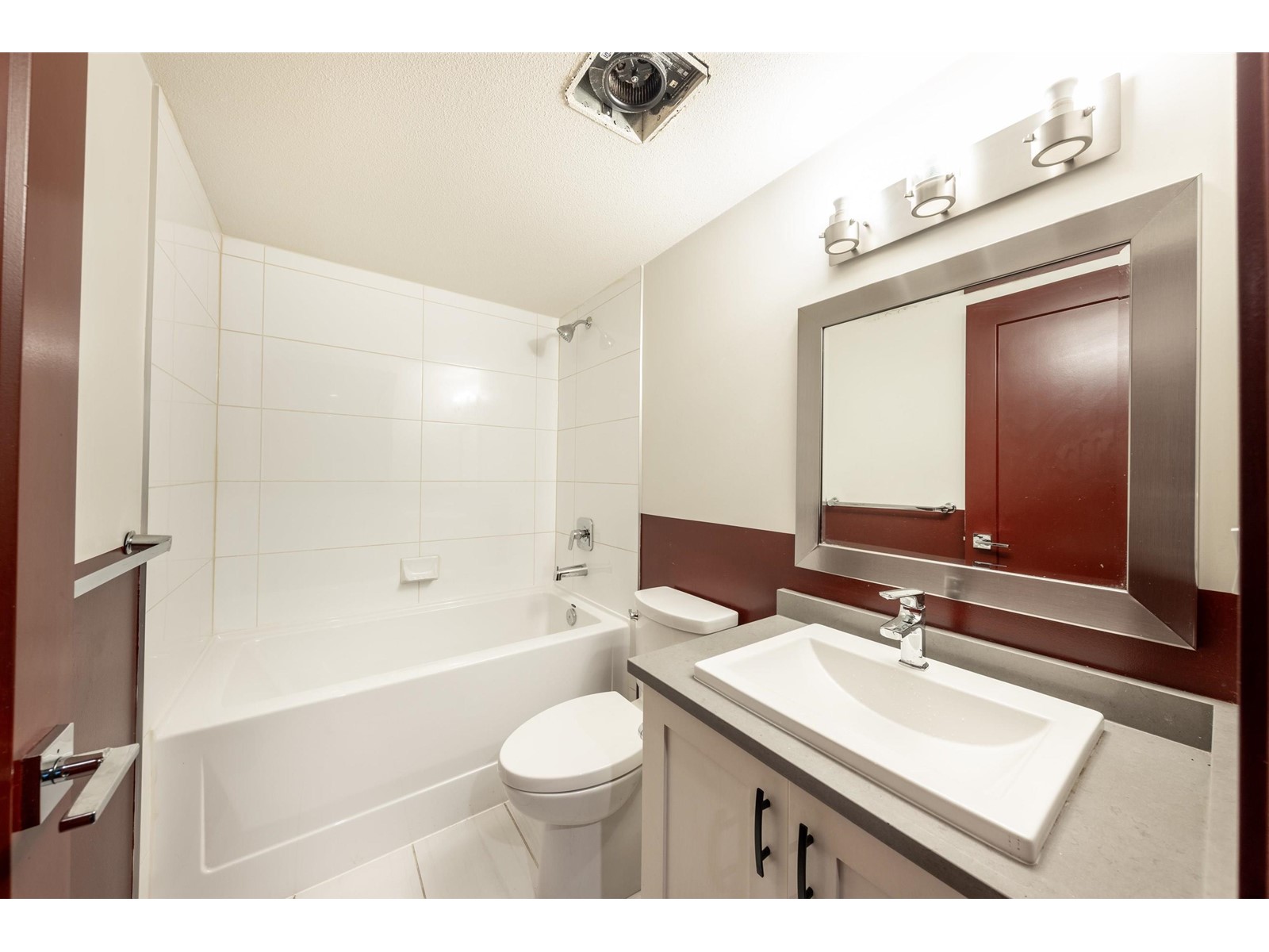2142 167 Street, White Rock, British Columbia  V3Z 9X9 - Photo 18 - R2978737
