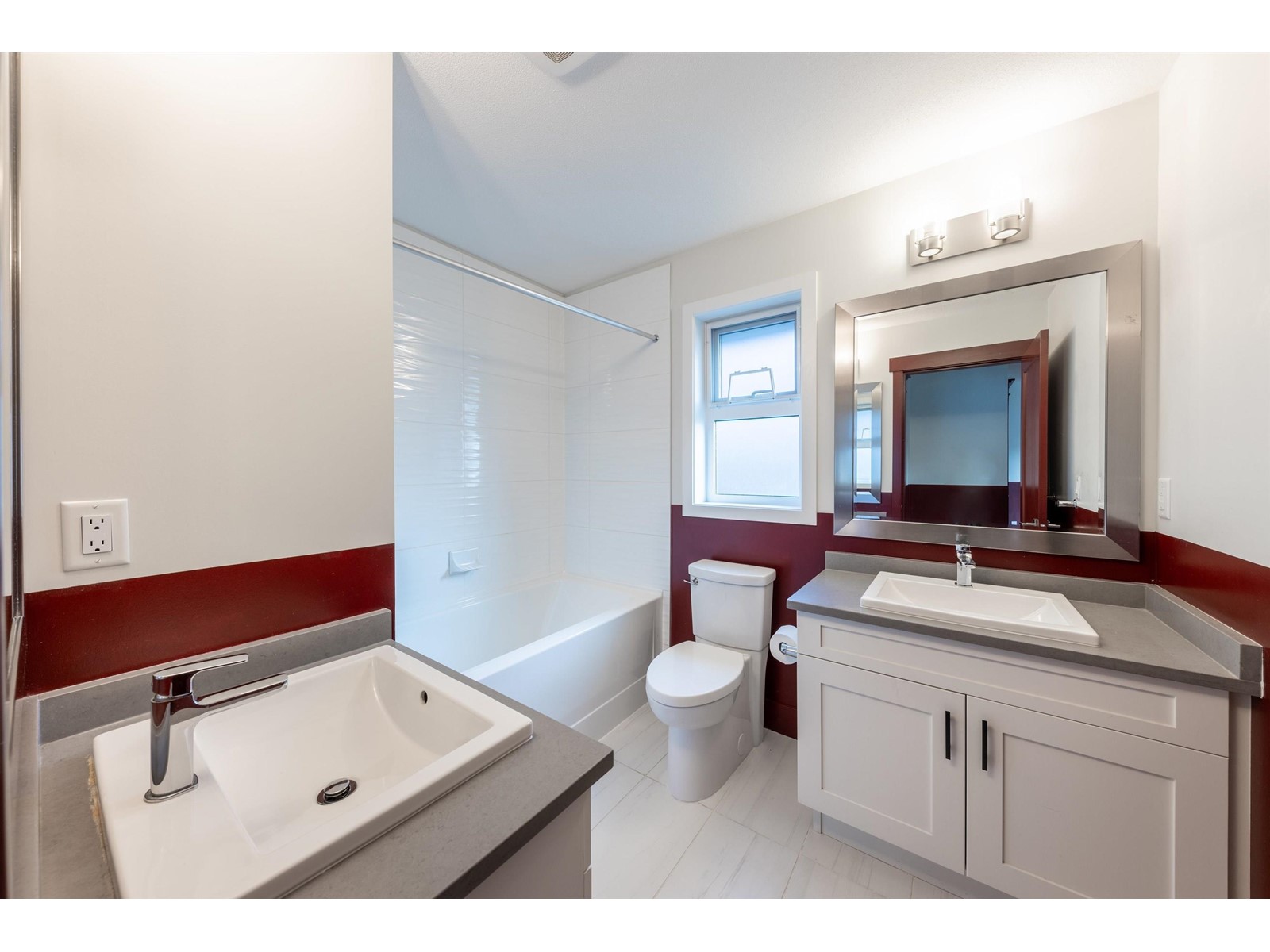 2142 167 Street, White Rock, British Columbia  V3Z 9X9 - Photo 12 - R2978737