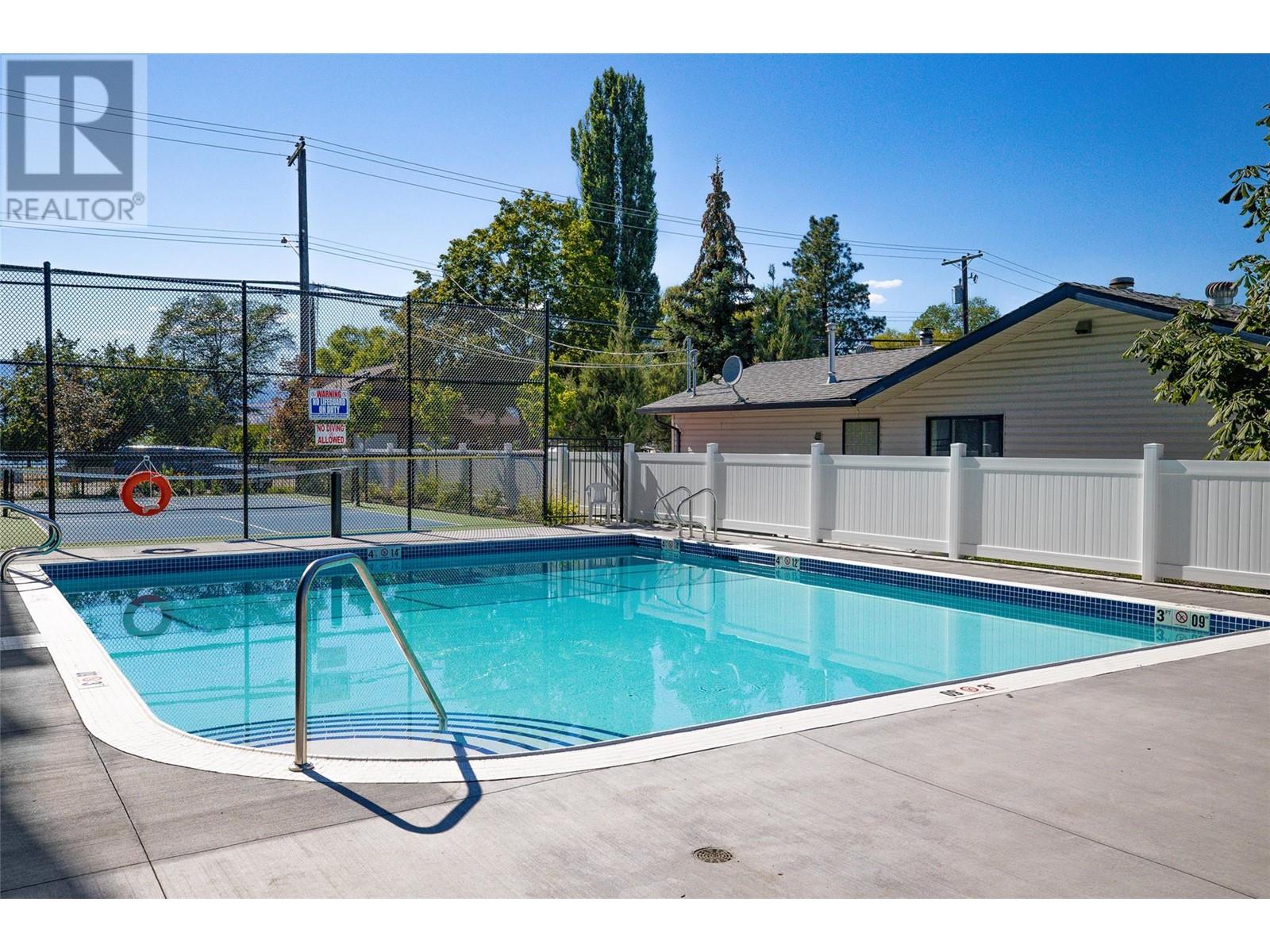 2555 Lakeshore Road Unit# 403, Vernon, British Columbia  V1H 0A4 - Photo 3 - 10339520