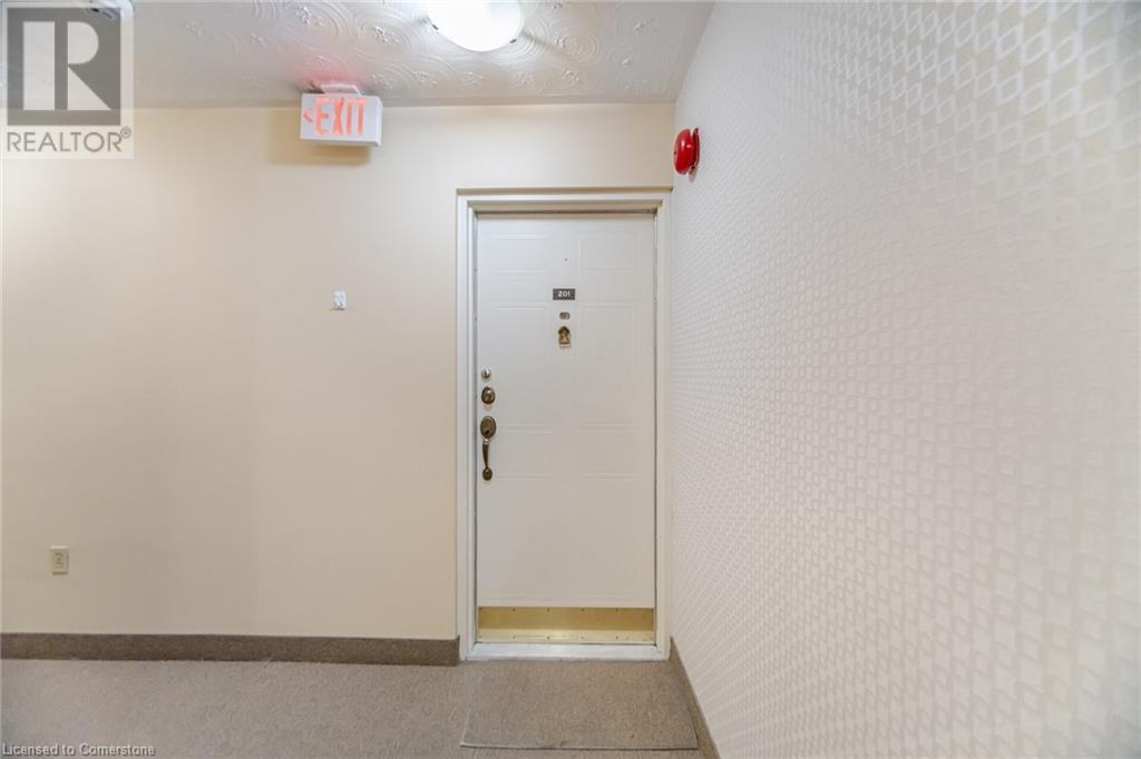 166 Mountain Park Avenue Unit# 201, Hamilton, Ontario  L8V 1A1 - Photo 8 - 40707283