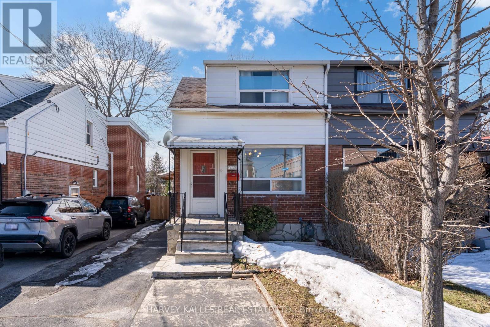 Property at 562 ROYAL YORK ROAD image 1