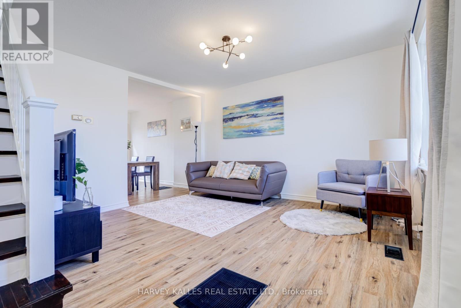 Property at 562 ROYAL YORK ROAD image 3
