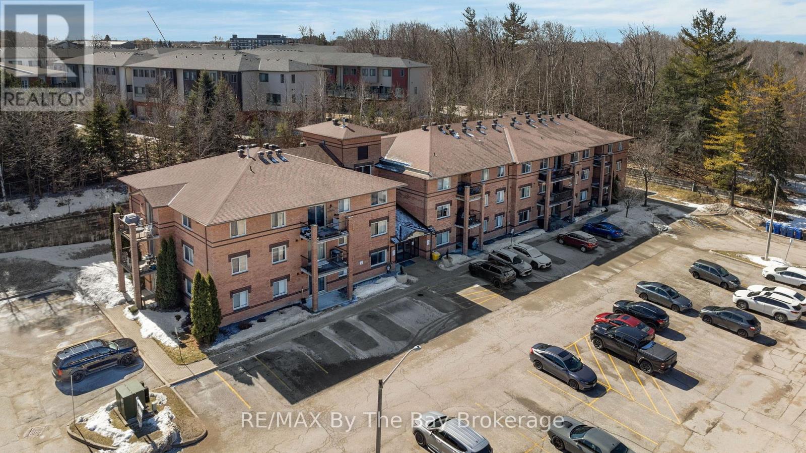 Property at 307 - 25 MEADOW LANE image 3