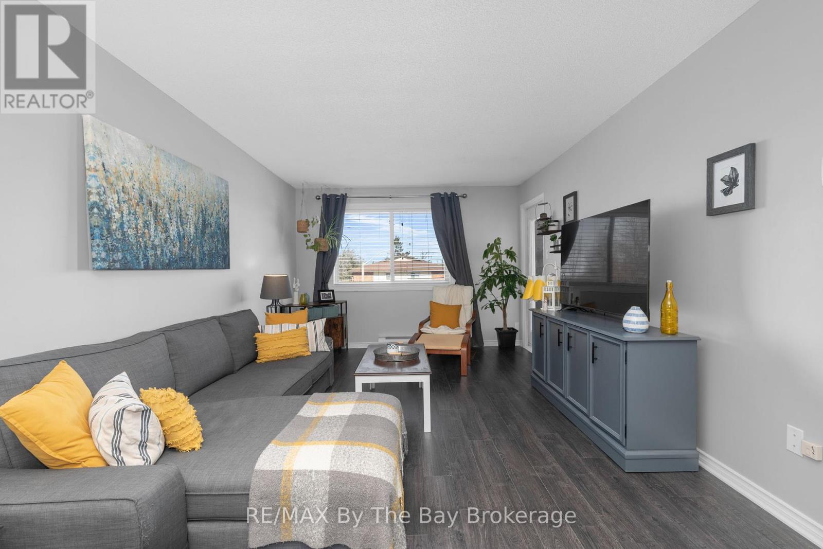 Property at 307 - 25 MEADOW LANE image 5