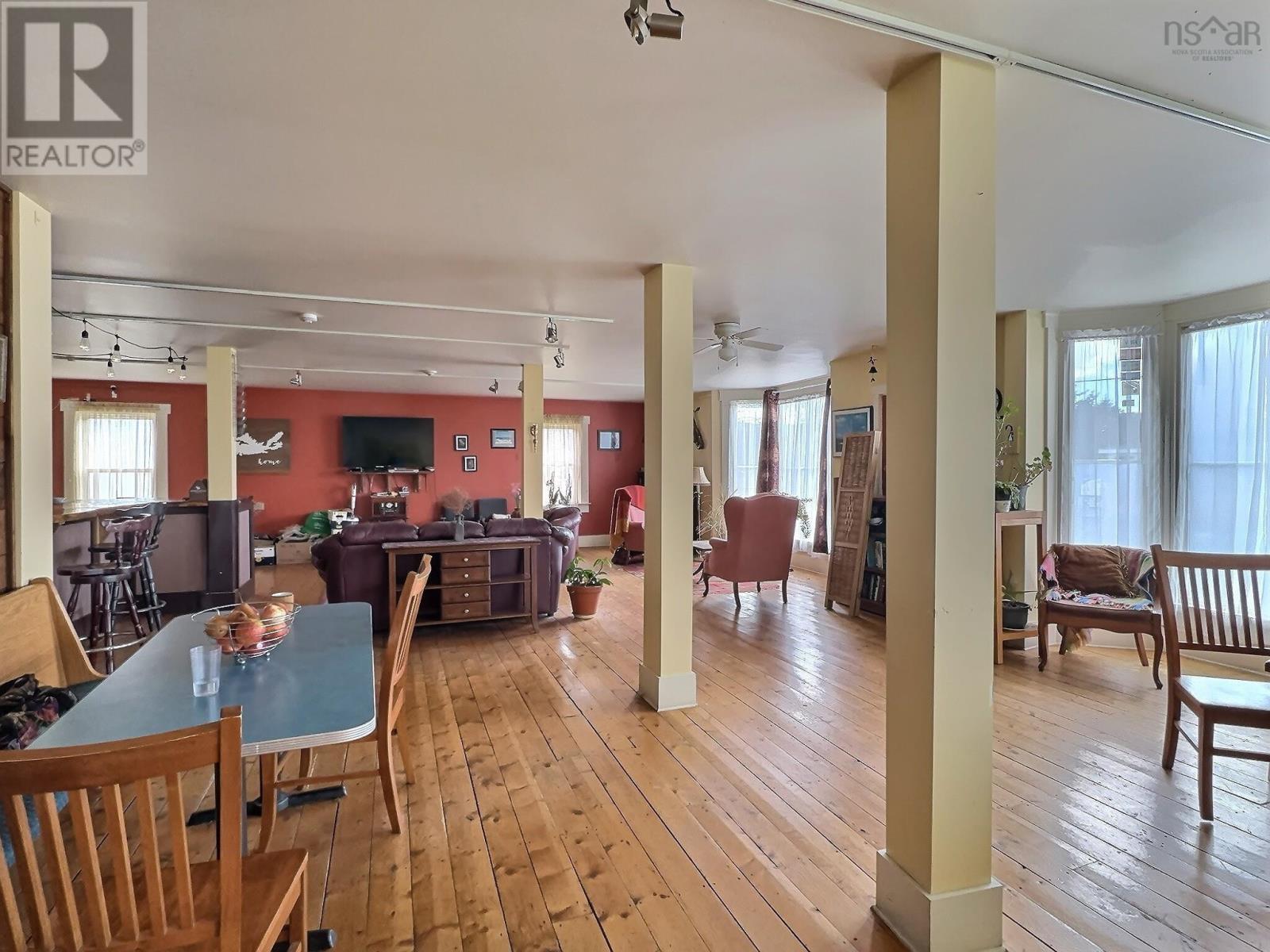 951 Highway 2, Five Islands, Nova Scotia  B0M 1K0 - Photo 3 - 202505210