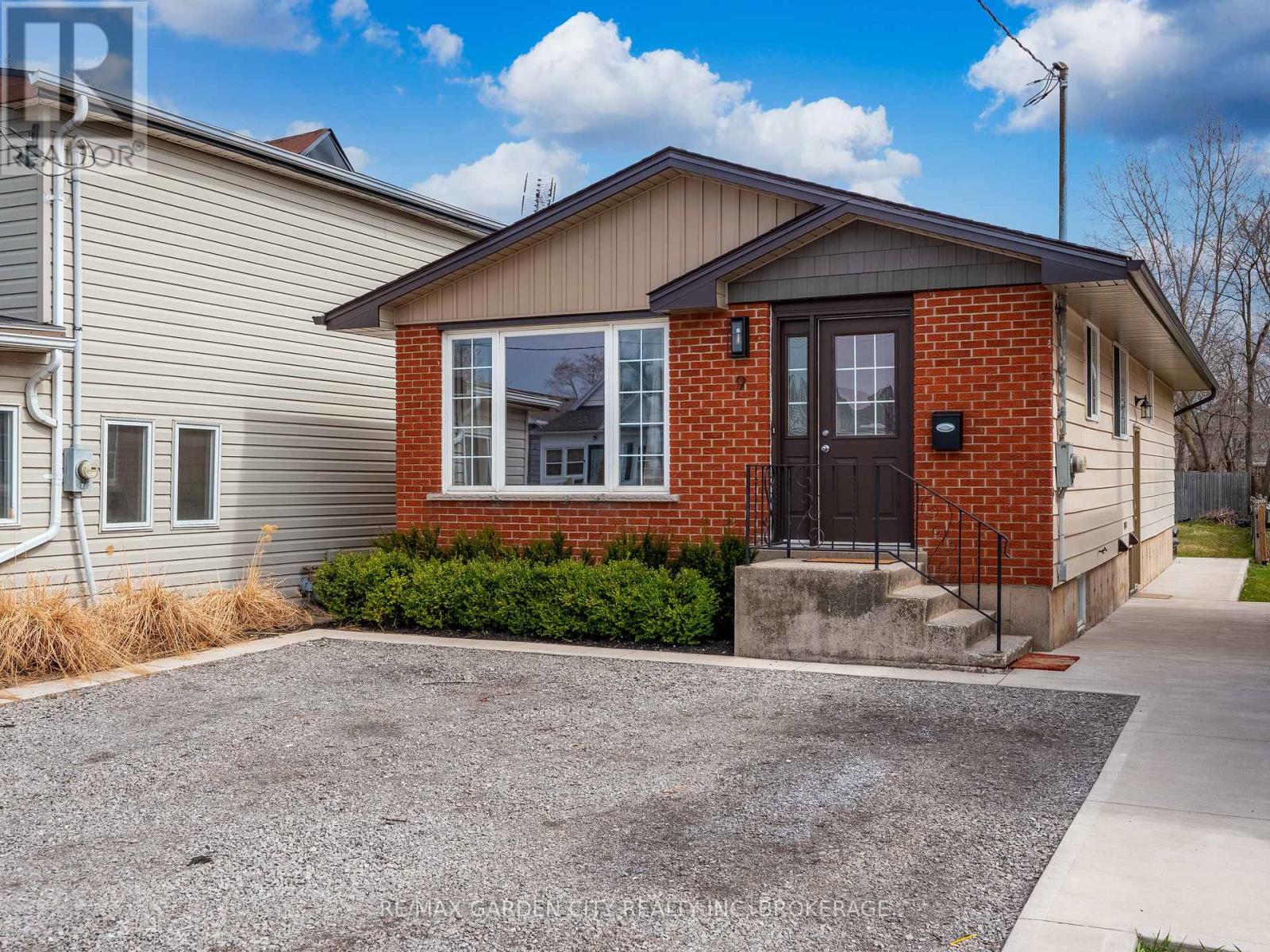 Property at 9 CHURCHILL STREET image 1