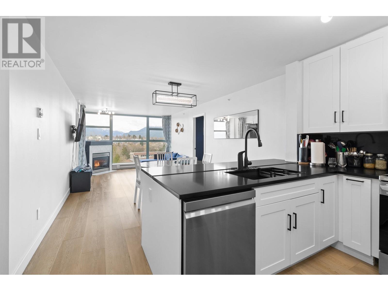 Listing Picture 10 of 33 : 1402 4388 BUCHANAN STREET, Burnaby / 本拿比 - 魯藝地產 Yvonne Lu Group - MLS Medallion Club Member