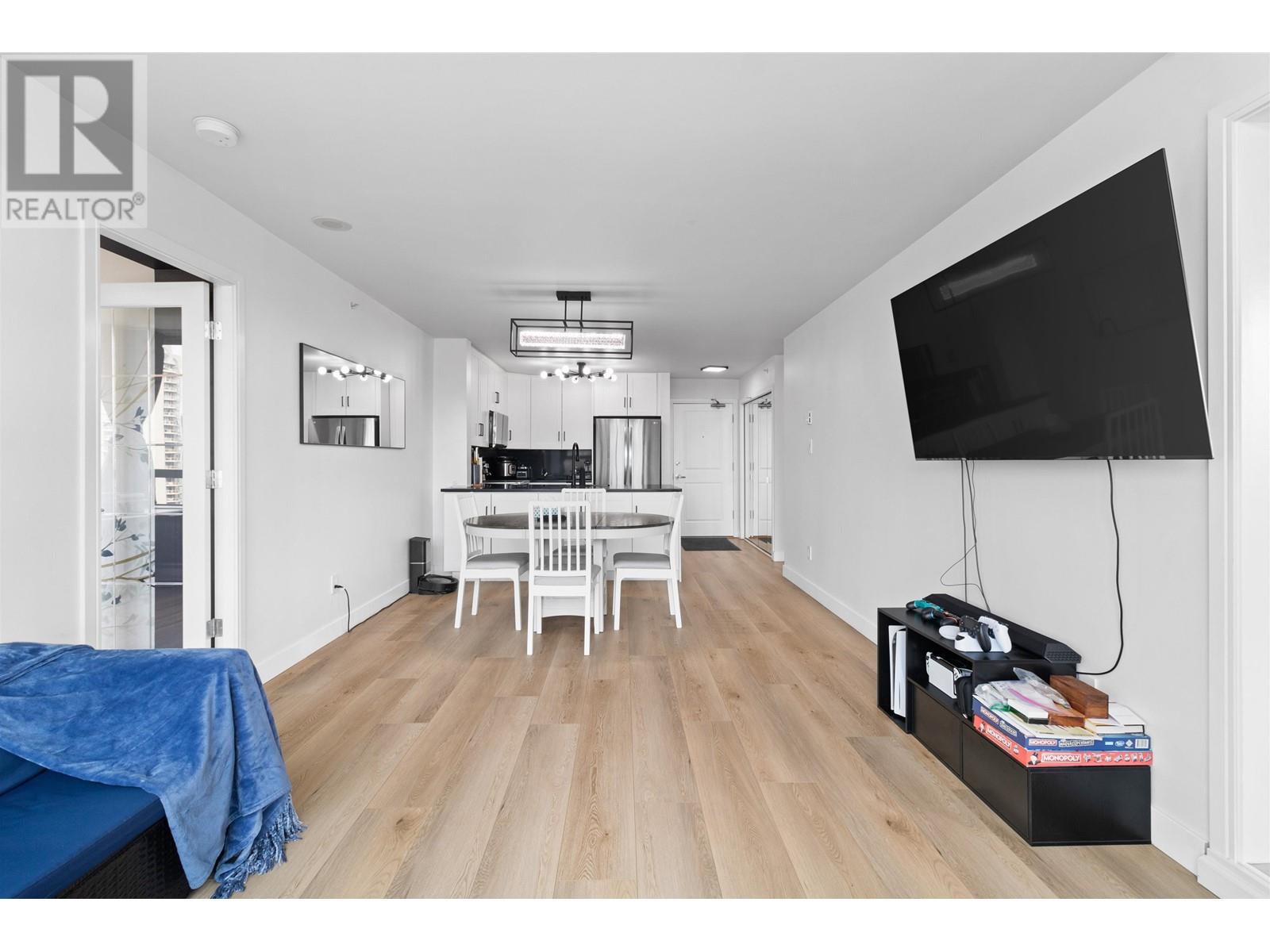 Listing Picture 6 of 33 : 1402 4388 BUCHANAN STREET, Burnaby / 本拿比 - 魯藝地產 Yvonne Lu Group - MLS Medallion Club Member