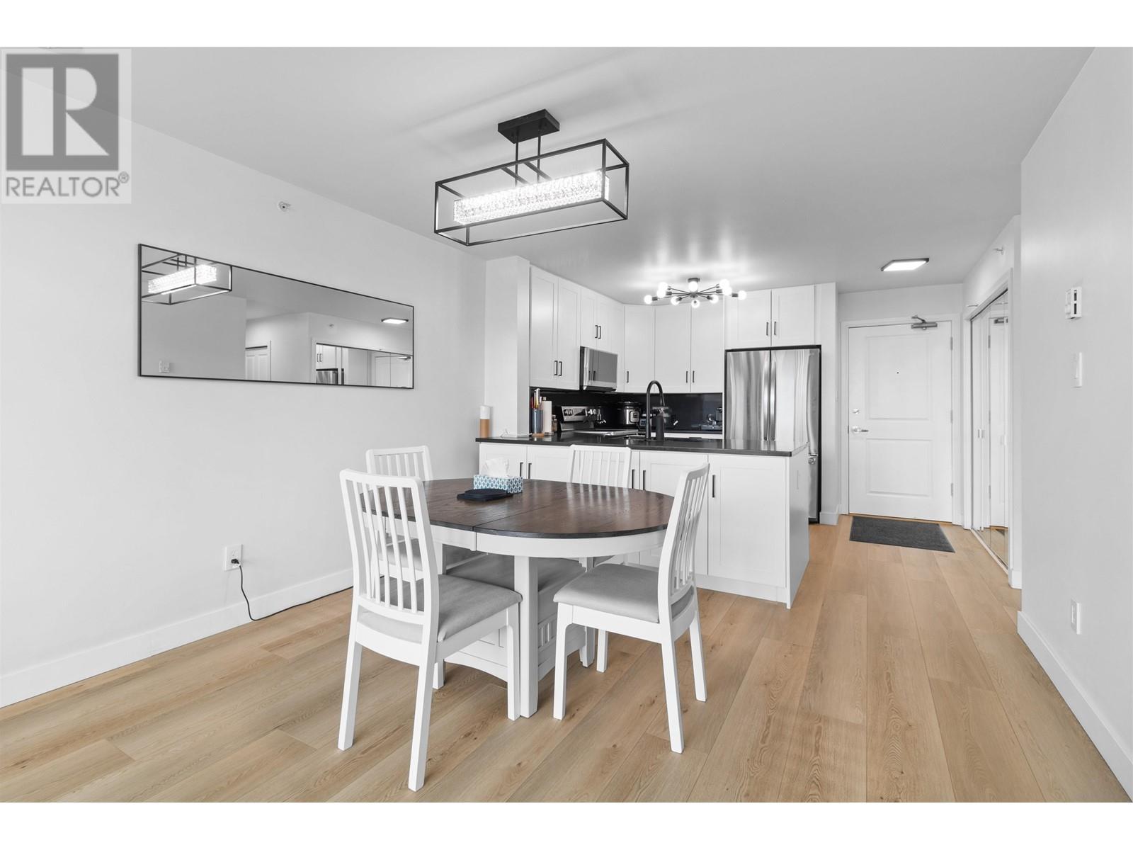 Listing Picture 7 of 33 : 1402 4388 BUCHANAN STREET, Burnaby / 本拿比 - 魯藝地產 Yvonne Lu Group - MLS Medallion Club Member
