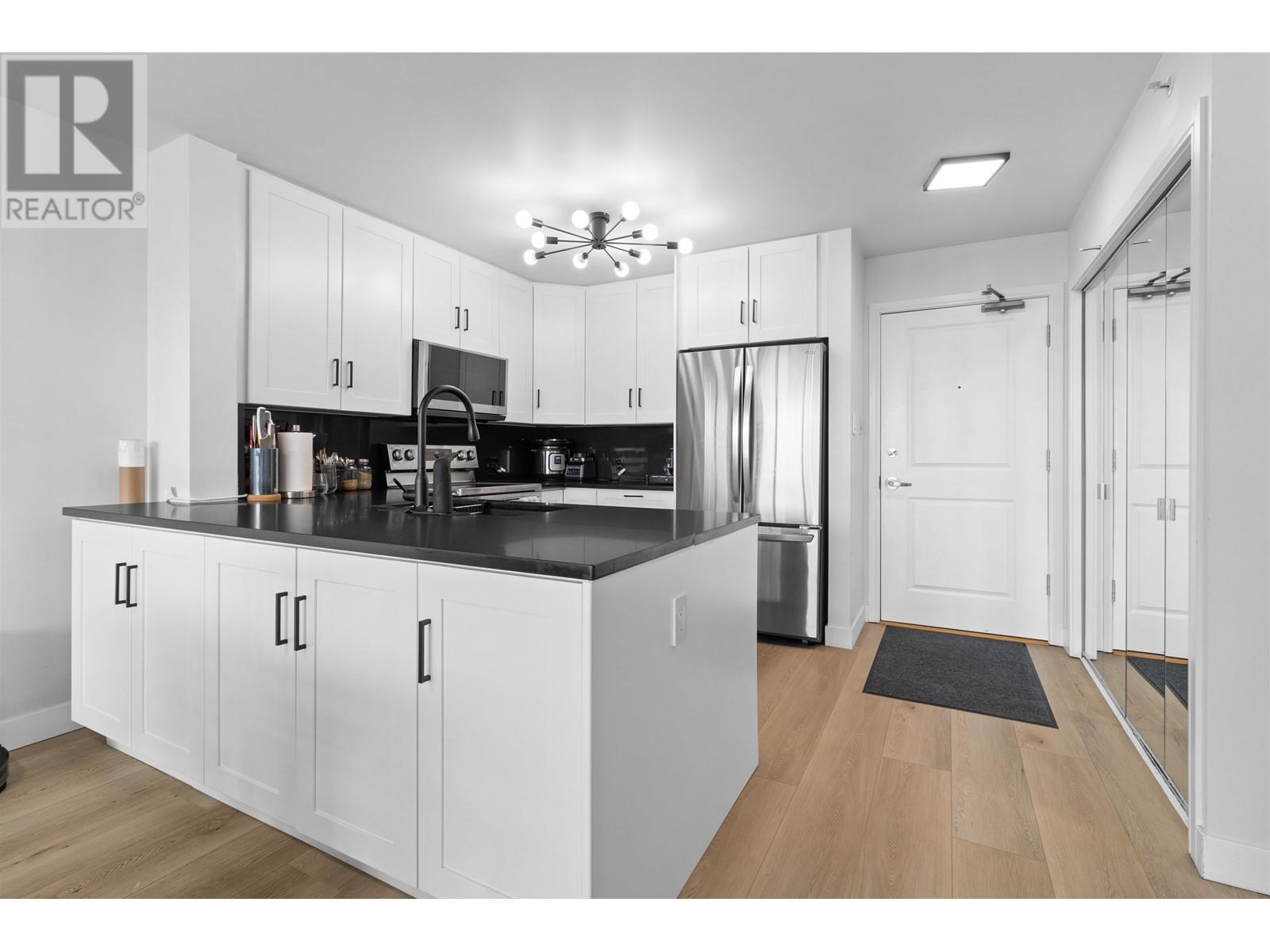 Listing Picture 8 of 33 : 1402 4388 BUCHANAN STREET, Burnaby / 本拿比 - 魯藝地產 Yvonne Lu Group - MLS Medallion Club Member