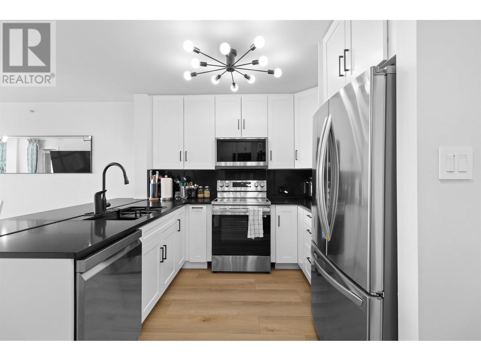 Listing Picture 9 of 33 : 1402 4388 BUCHANAN STREET, Burnaby / 本拿比 - 魯藝地產 Yvonne Lu Group - MLS Medallion Club Member