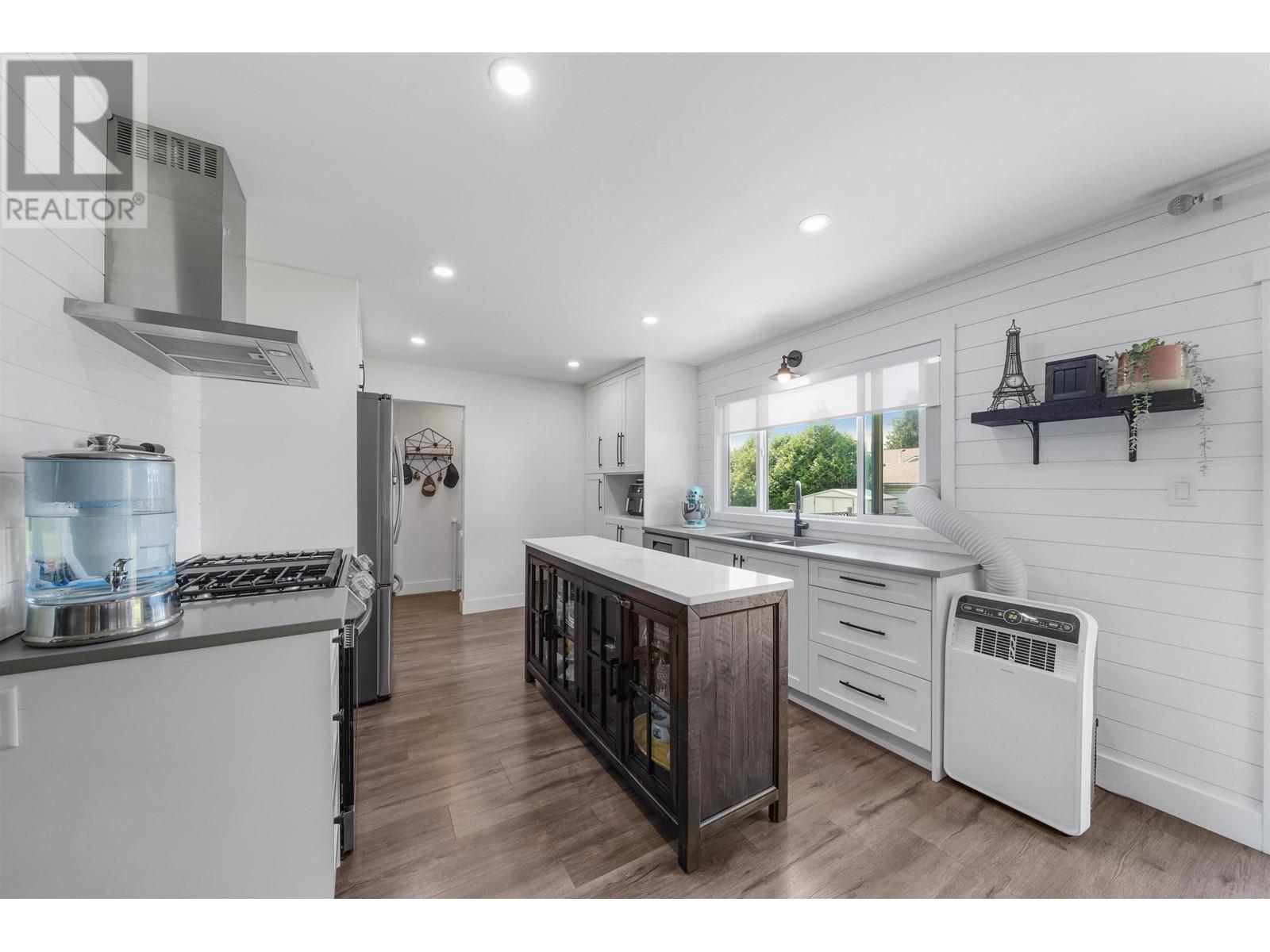 20141 Hampton Street, Maple Ridge, British Columbia  V2X 0M7 - Photo 1 - R2979237