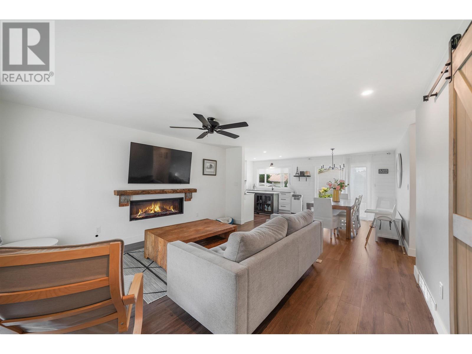 20141 Hampton Street, Maple Ridge, British Columbia  V2X 0M7 - Photo 3 - R2979237