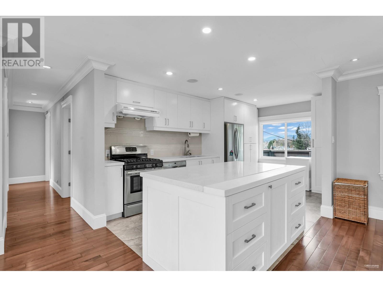 4421 Price Crescent, Burnaby, British Columbia  V5G 2N5 - Photo 6 - R2979256