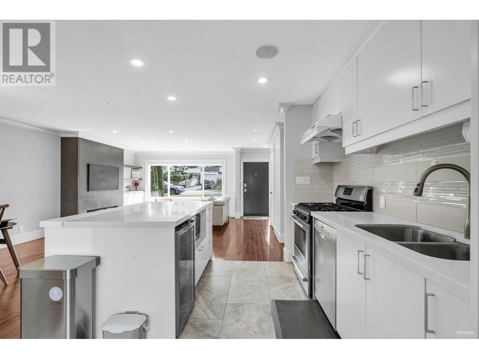 4421 Price Crescent, Burnaby, British Columbia  V5G 2N5 - Photo 7 - R2979256