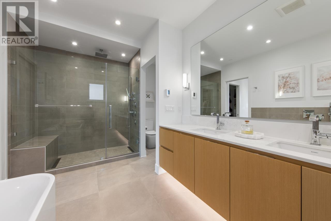 452 E 5th Street, North Vancouver, British Columbia  V7L 0E8 - Photo 24 - R2977054