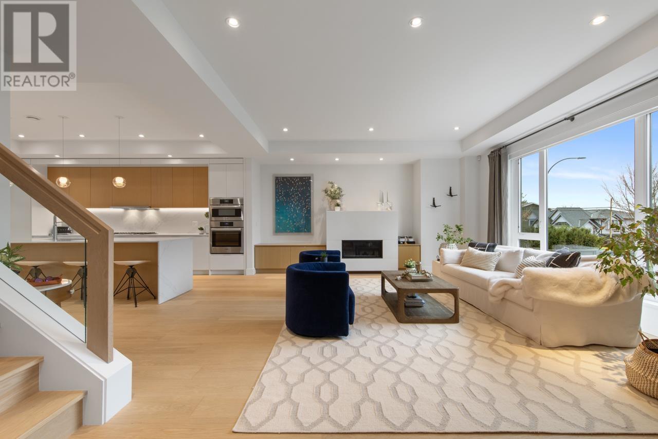 452 E 5TH STREET, north vancouver, British Columbia