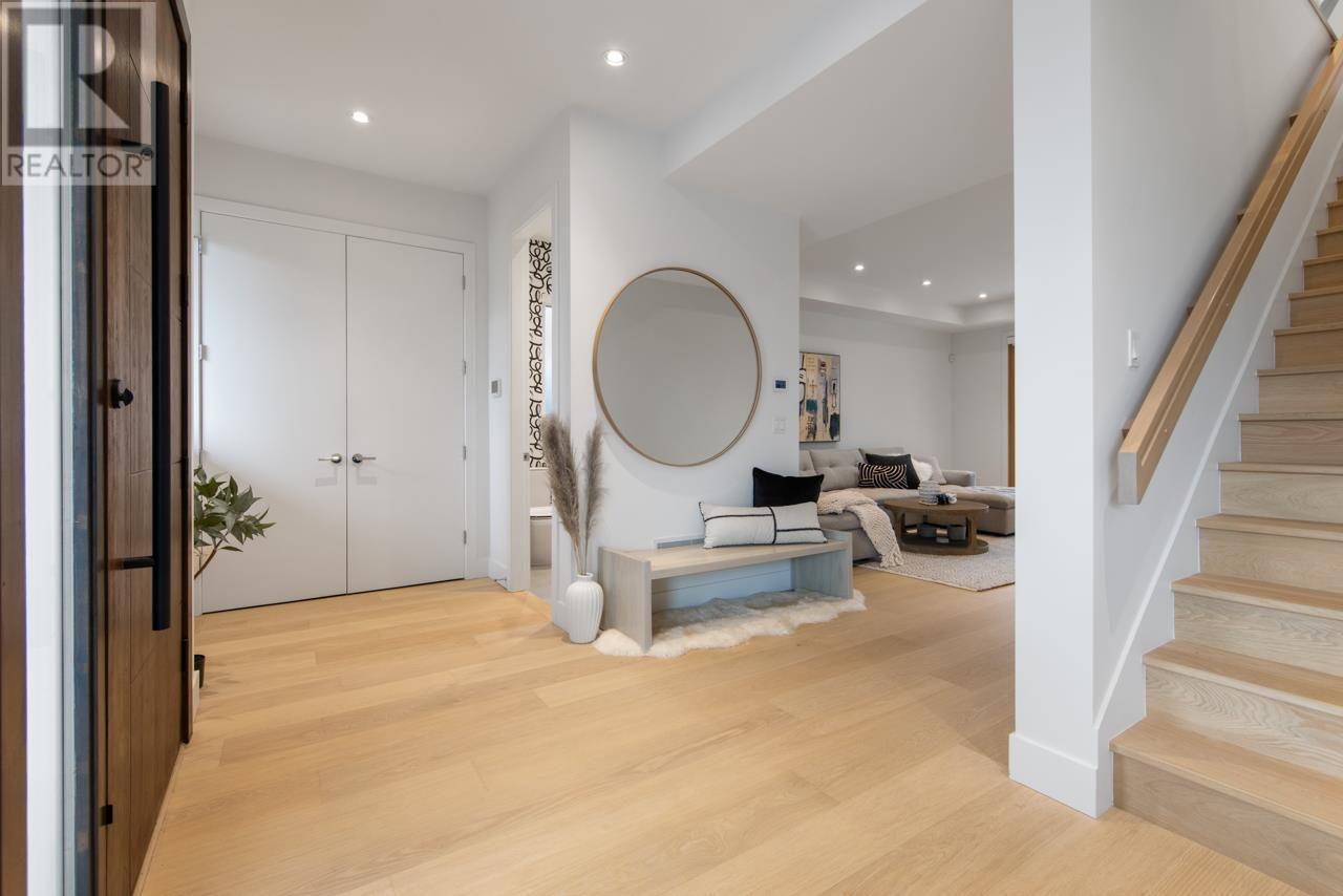452 E 5th Street, North Vancouver, British Columbia  V7L 0E8 - Photo 6 - R2977054