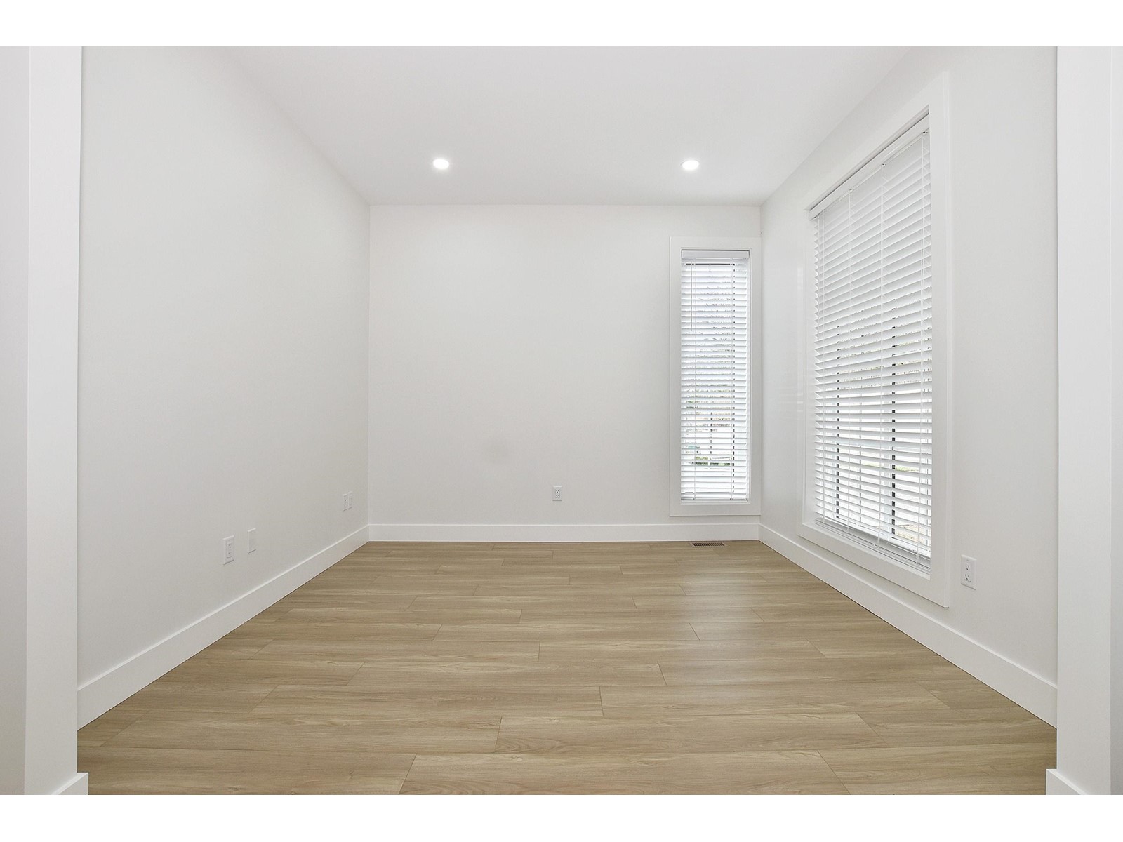 34030 Parr Avenue, Mission, British Columbia  V2V 6B2 - Photo 8 - R2978886