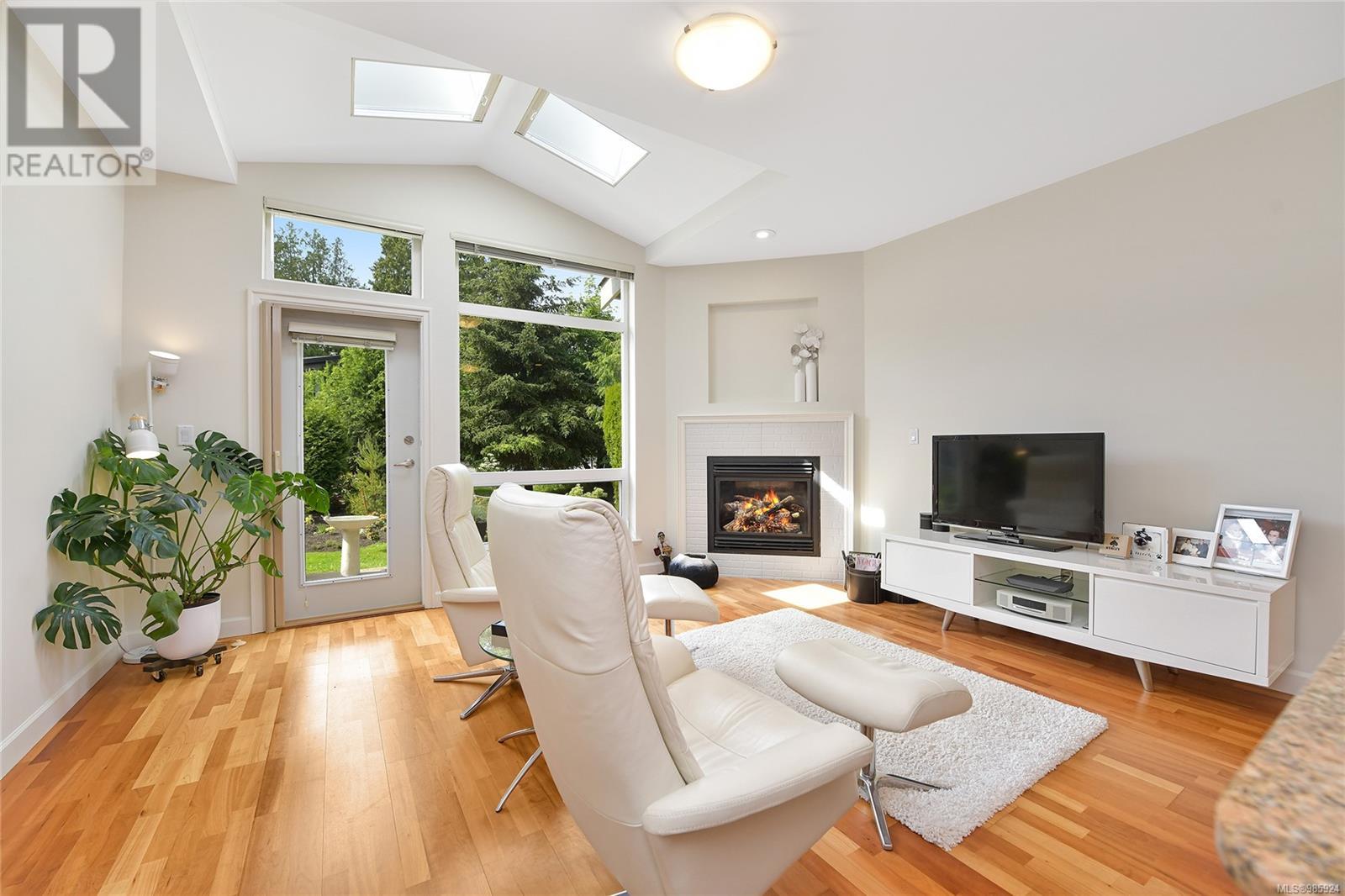 12 974 Sutcliffe Rd, Saanich, British Columbia  V8Y 1M8 - Photo 14 - 985924