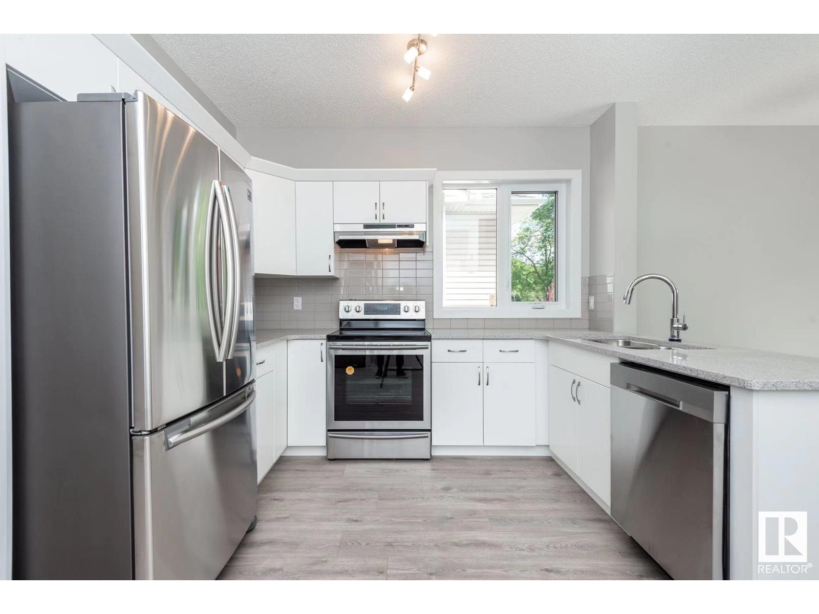 Property at 10916 UNIVERSITY AV NW image 3