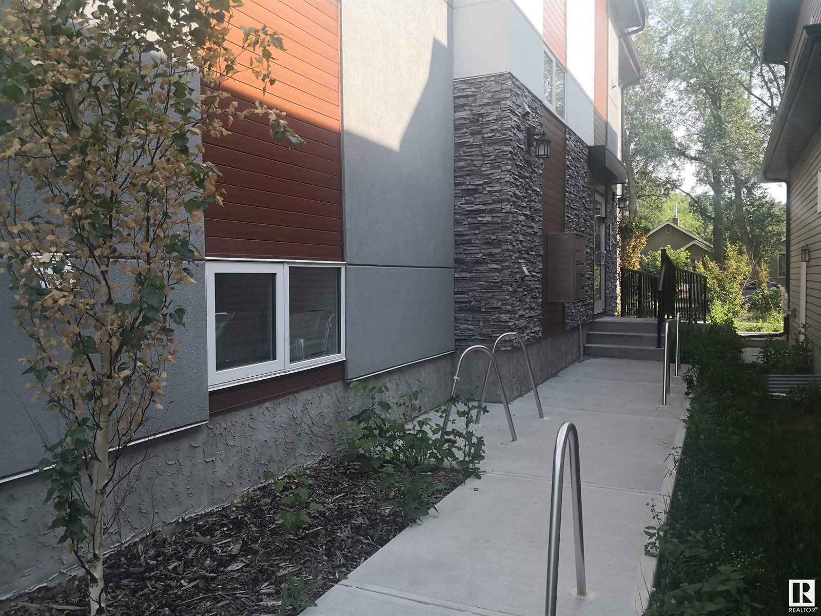 Property at 10916 UNIVERSITY AV NW image 2