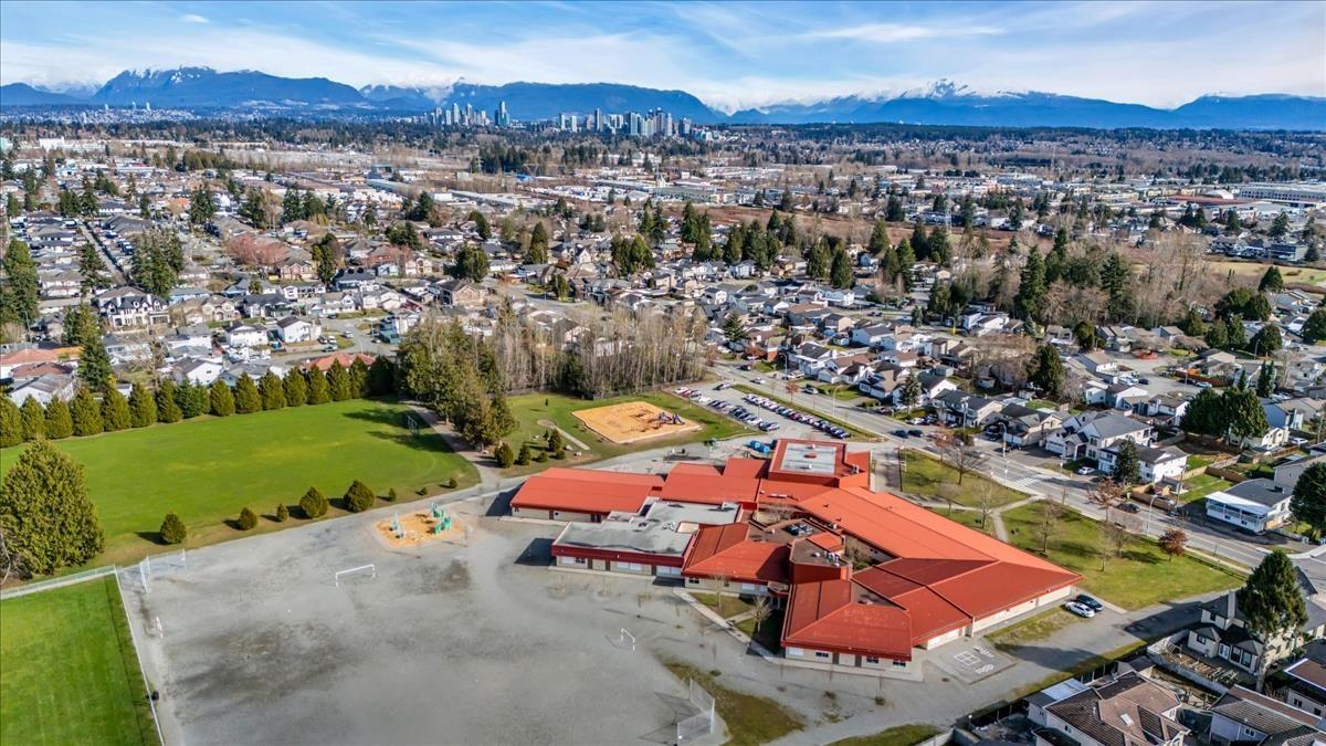 7688 124 Street, Surrey, British Columbia  V3W 3X5 - Photo 9 - R2979153