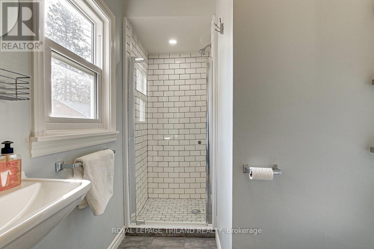 Photo 13 of 36 for 24 Gladstone Avenue
