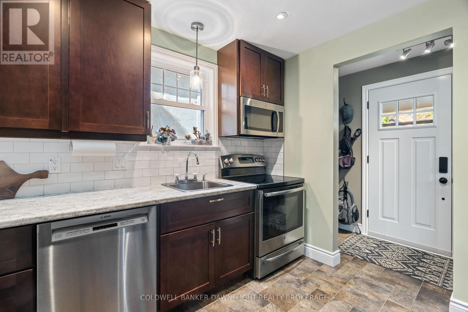 Property at 673 PICCADILLY STREET image 5