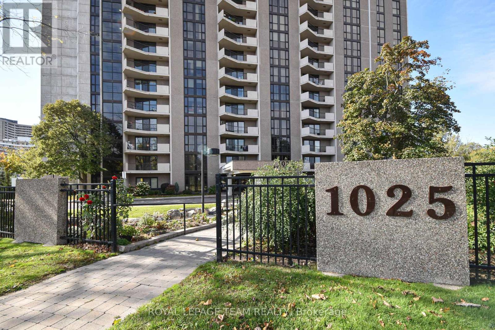 1003 - 1025 Richmond Road, Ottawa, Ontario  K2B 8G8 - Photo 2 - X12026957