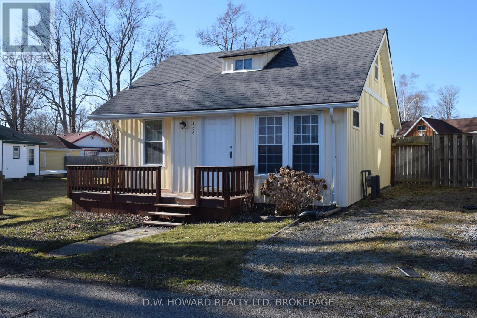 Property at 186 LOOMIS CRESCENT image 1