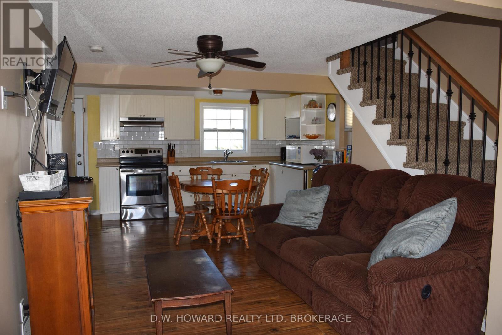 Property at 186 LOOMIS CRESCENT image 4