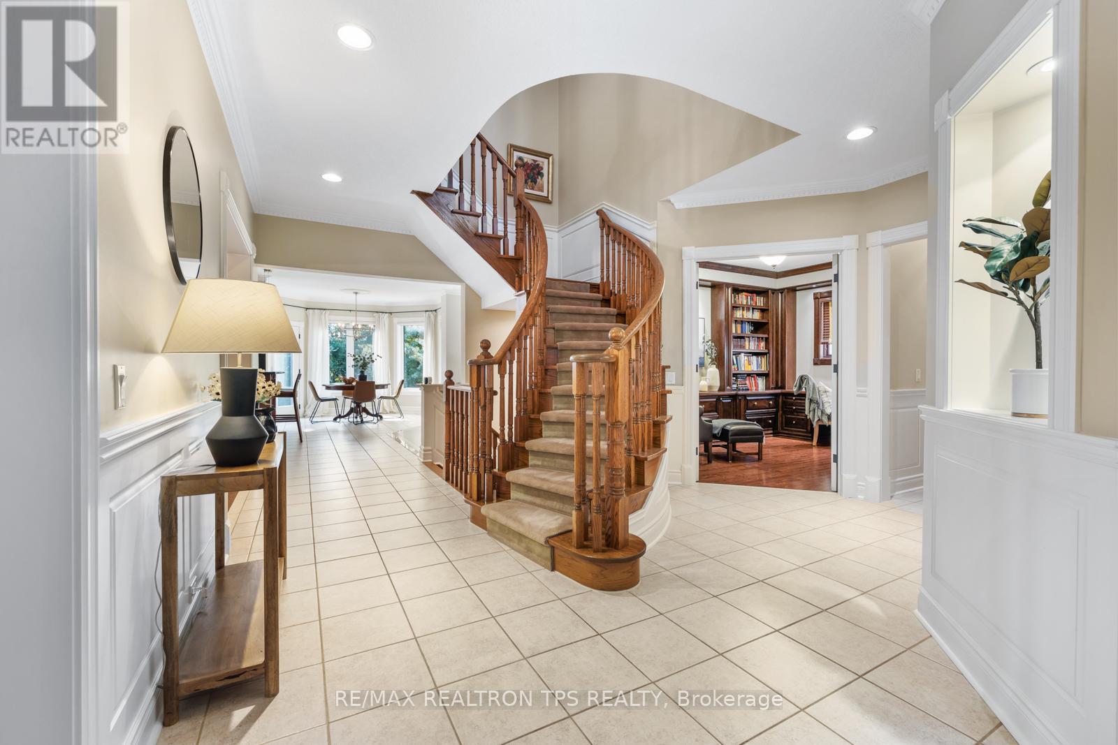 Property at 9 WINTERPORT COURT image 5