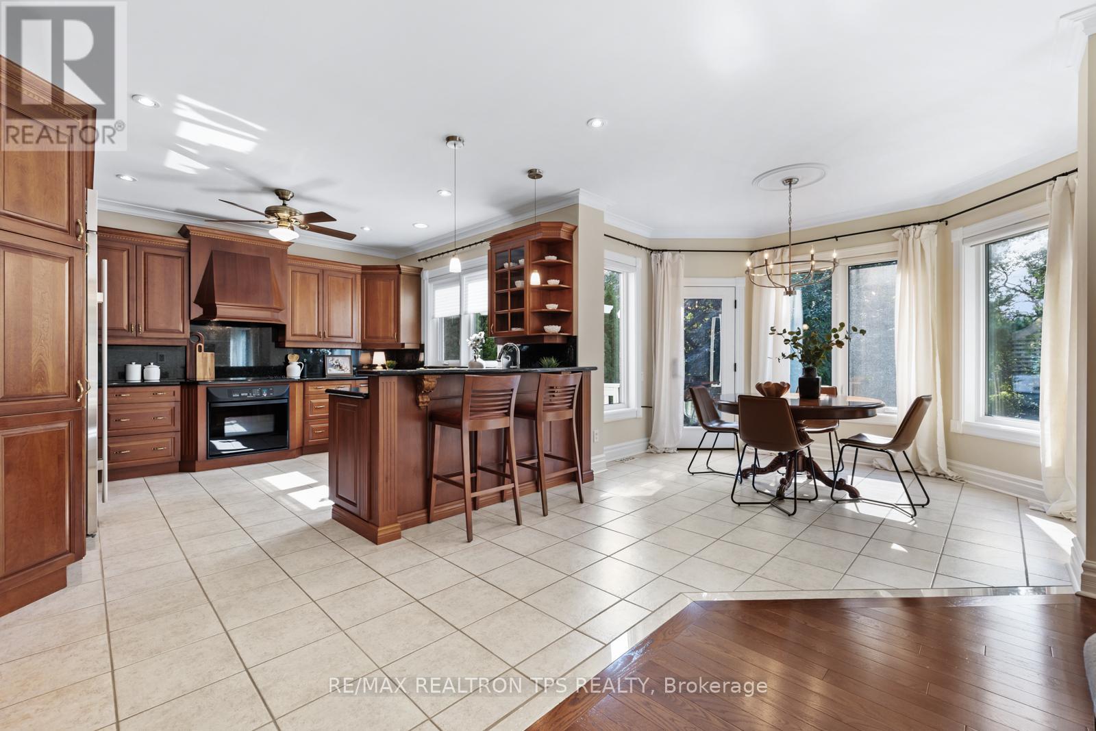 9 Winterport Court, Richmond Hill, Ontario  L4C 9V6 - Photo 9 - N12026963